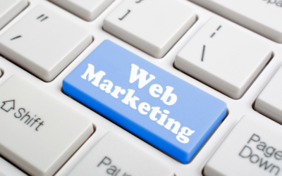 clavier avec écrit en bleu web marketing : webmarketeur