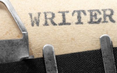 UX writer - A l'aide d'une machine a écrire mot "WRITER" écrit